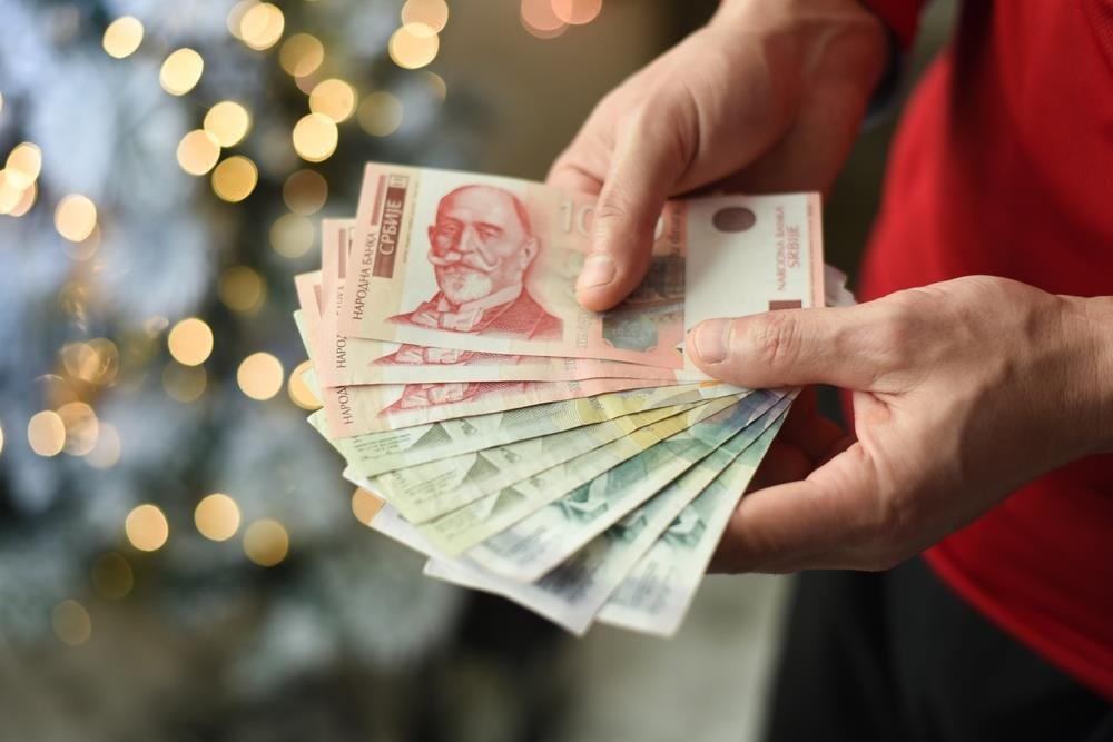 Dobre vesti za Srbiju! Vlada najavila drastično pojeftinjenje lekova i novu pomoć od 65.000 dinara mesečno