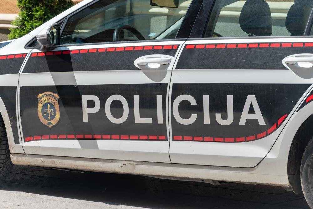 MIMOIŠAO SE SA POŠTAROM NA ULICI, PA MU U LEĐA ZARIO SEČIVO: Muminović ostaje iza rešetaka nakon jezivog zločina