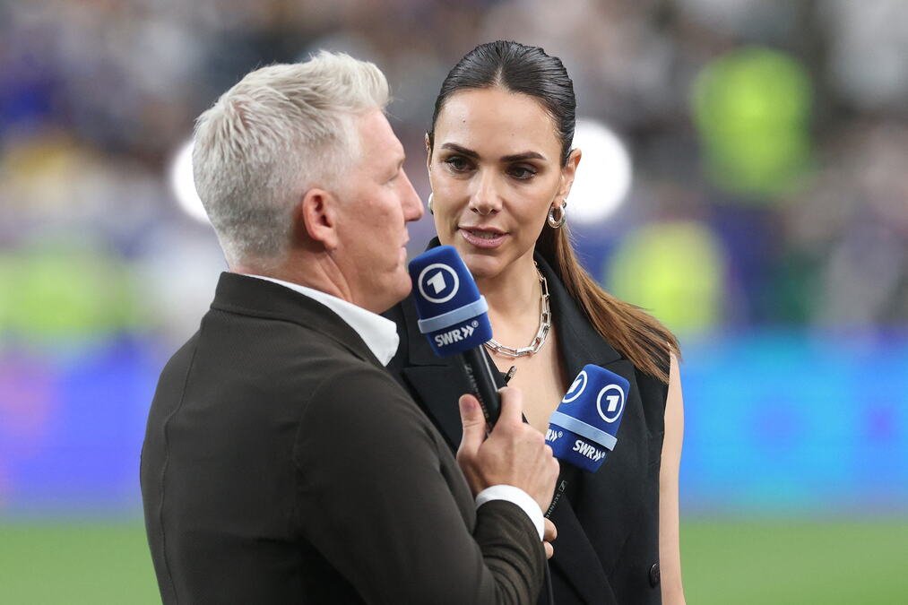 SVI PRIČAJU O TOME ŠTA JE FATALNA VODITELJKA URADILA ŠVAJNIJU! Sve se desilo u programu uživo, Bugarki Silvi neće da bude dobro kada ovo vidi...
