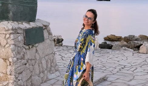 "Prava dama" Nataša Ninković uživa u morskom raju, a zbog njenog stajlinga gore mreže (FOTO)