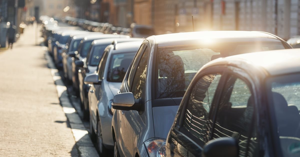 Šok na letovanju: Ovde parking košta 2.340 dinara na sat, a dnevna karta ide do neverovatnih 29.000 dinara!
