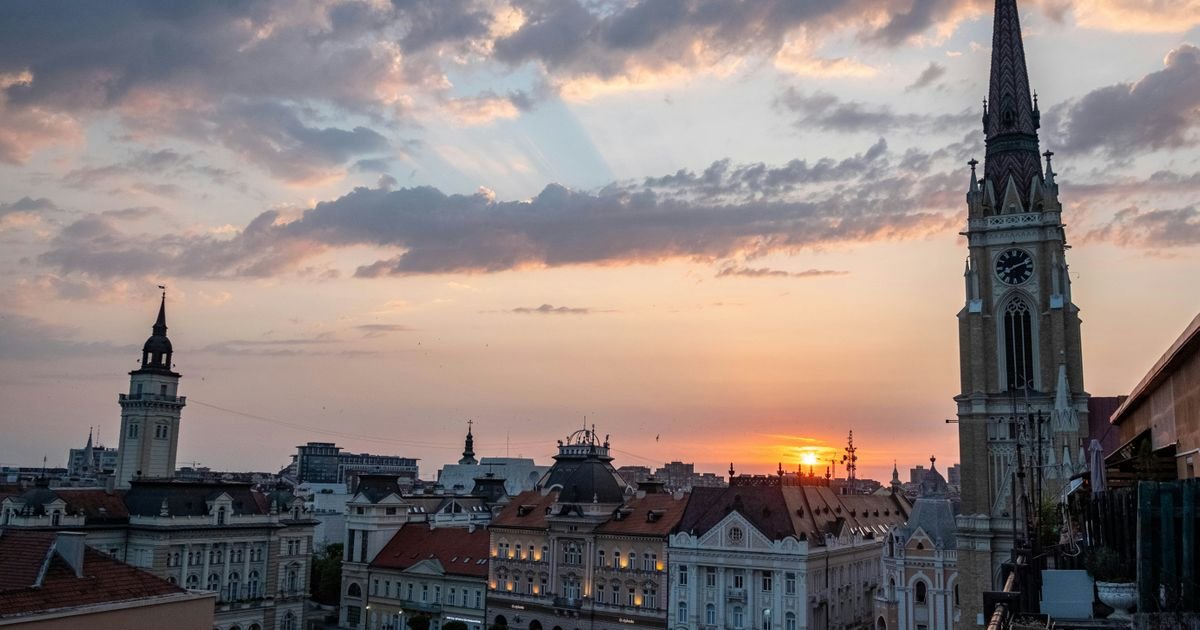 Snimak iz Novog Sada osvojio mreže: Jedna poruka zaustavila nervozu i pokrenula osmehe!