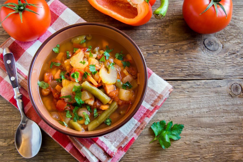 Recept za domaću boraniju sa povrćem: Jednostavno se priprema, a topi se u ustima