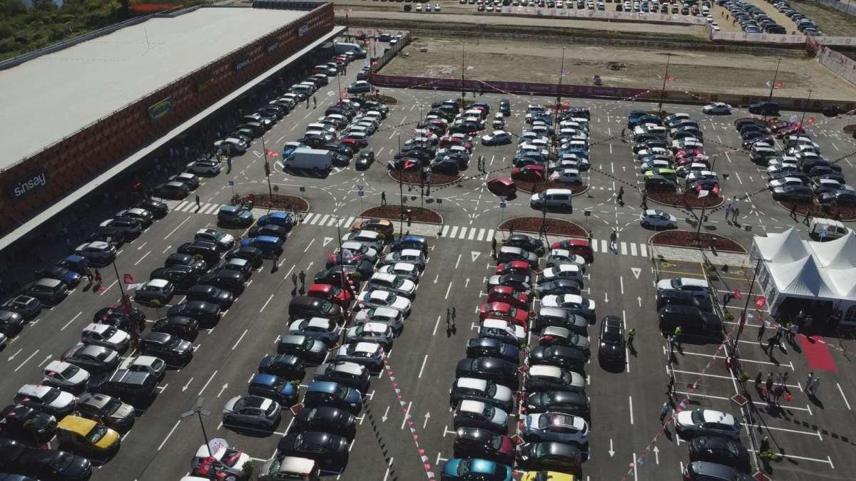 Ako ovo ostavite u autu na suncu možete ostati bez vozila: Jedna stvar iz džepa može da skupo da vas košta, u posebnom riziku vozila s tamnim sedištima
