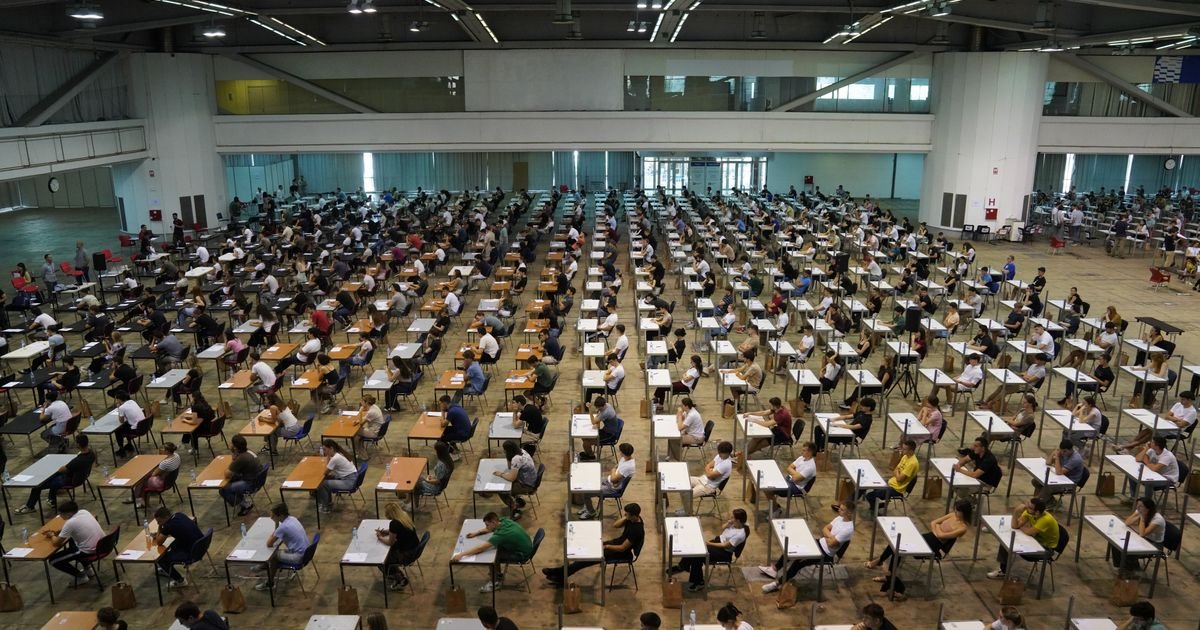 Danas je najvažniji dan za buduće brucoše: Počinju prijemni ispiti Univerziteta u Beogradu i Nišu