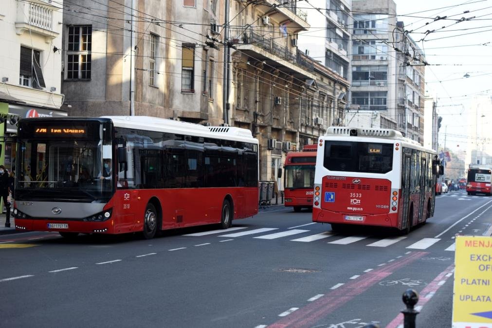 OD DANAS NA SNAZI VELIKE PROMENE U SAOBRAĆAJU U BEOGRADU: Zatvaraju se ulice, menjaju rute linija GSP-a, privremeno se ukidaju tri stajališta i uvodi jedno novo