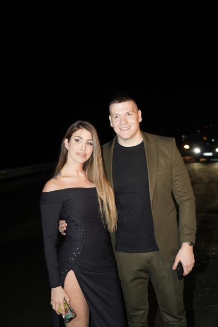 JELENA RADANOVIĆ MORALA DA OPERIŠE KUK! Slobinoj ženi ostao ožiljak na nozi nakon intervencije, imala je hronične bolove... (FOTO)