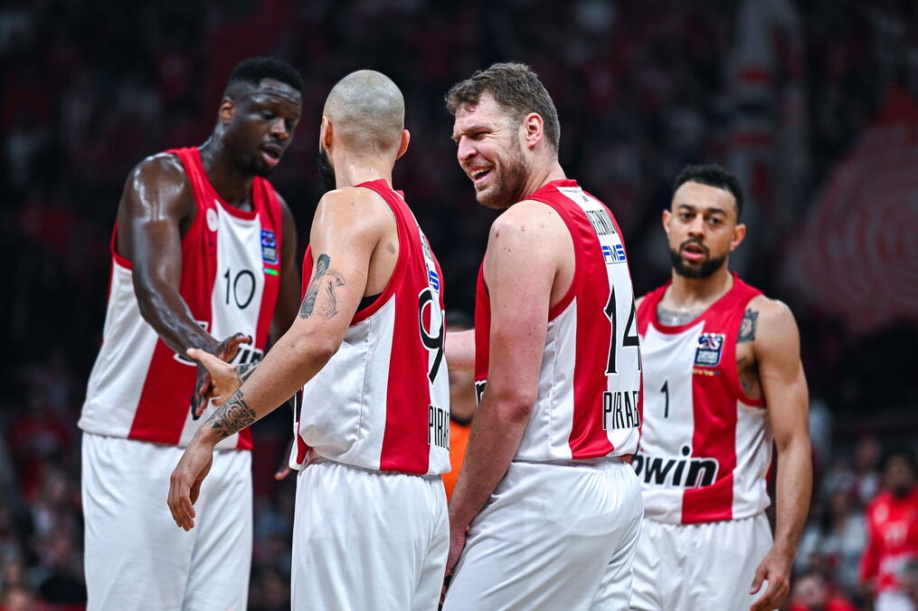 TRESE SE GRČKA! DOGODIO SE TRANSFER KOJI ĆE UZDRMATI EVROPSKU KOŠARKU! As Olimpijakosa prešao u Panatinaikos, stigao je kod Željka Obradovića!