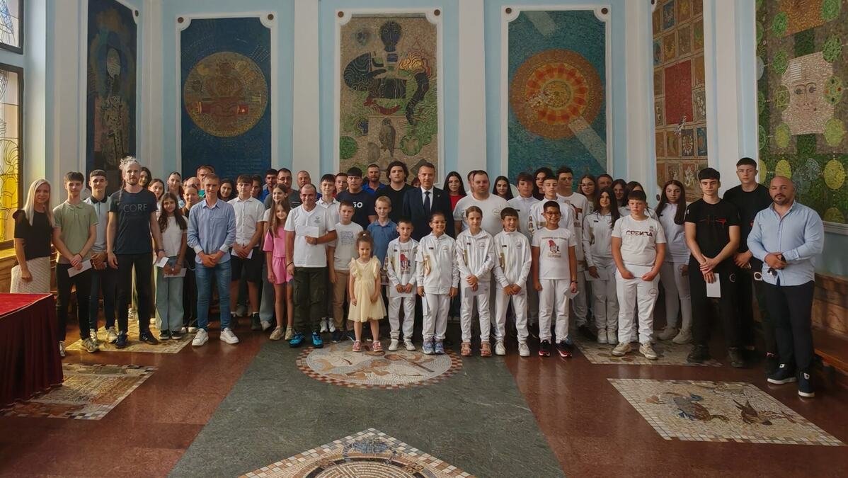 REPREZENTATIVCIMA URUČENE SPORTSKE KARTICE: Prijem za najuspešnije sportiste grada Kruševca
