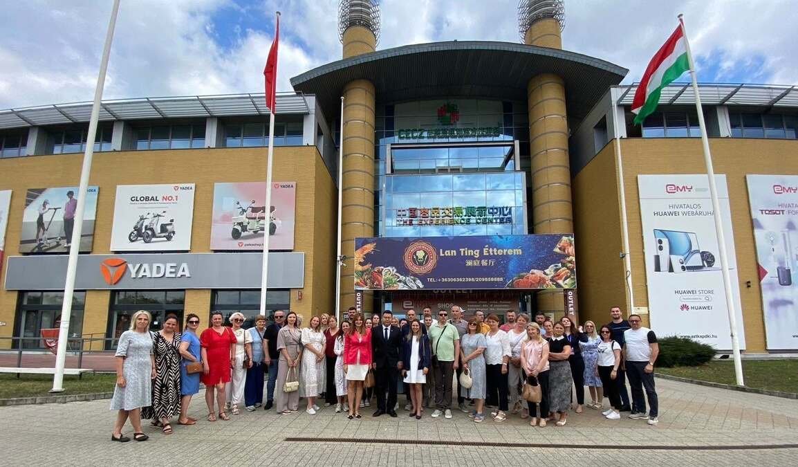 PRIVREDNICI RASINSKOG OKRUGA NA SAJMU KINESKIH BRENDOVA: 55 predstavnika privrede posetilo Budimpeštu