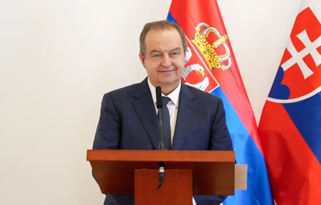 Ministar Dačić oštro odgovorio na tvrdnje o zvučnom topu: Moju raspravu sa britanskim ministrom pretvorili u još jednu u nizu laži!