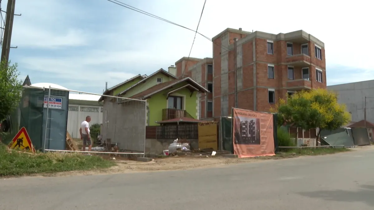 Kuća u obruču novogradnje: Ranđelovići iz Telepa kažu da gube mir i privatnost, investitor i odbornik odgovorio na njihove tvrdnje