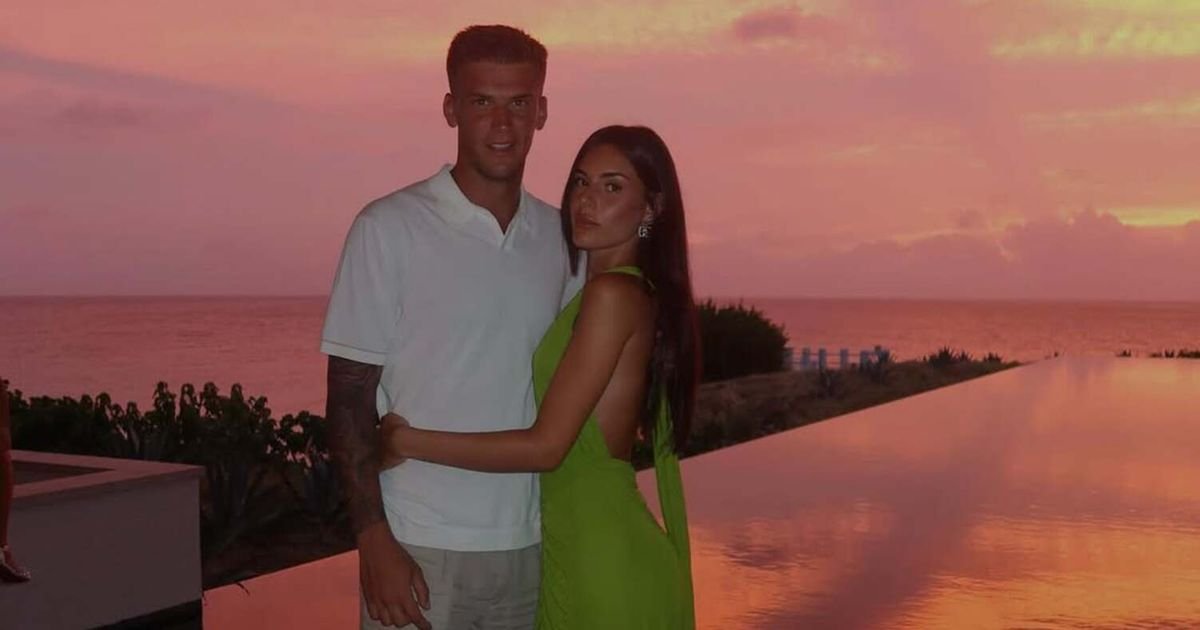 Sin Dejana Stankovića "ulovio" pravu lepoticu, debitovao za reprezentaciju, pa je odveo na Maldive