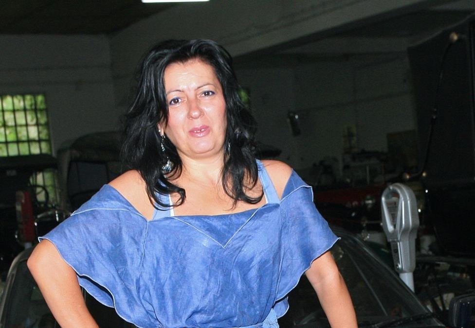 "ZAVRŠILA SAM NA ULICI SA BOLESNOM MAJKOM" Autorka brojnih hitova ostala bez krova nad glavom: Brak joj se raspao zbog pevačice, a ona joj je pomogla