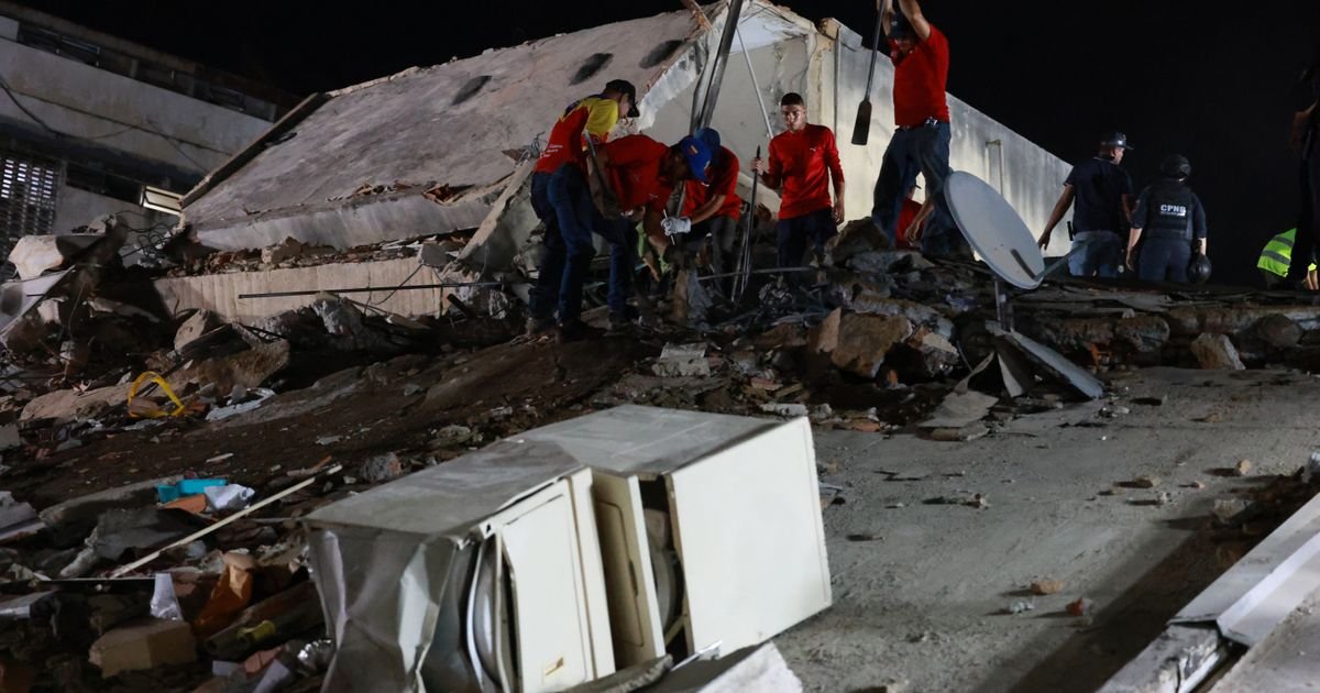 Snimak razornog potresa sa aerodroma u Karakasu: Zgrada se ruši, ljudi beže u panici