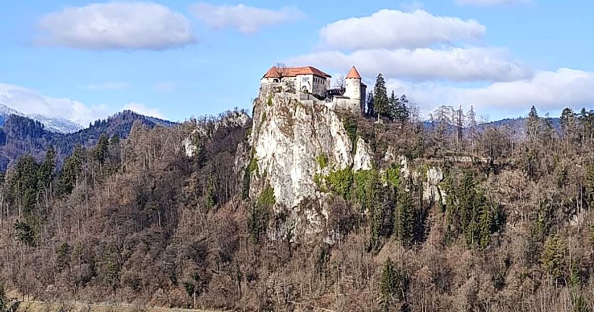 Drama na Bledu: Dete iz Madarske palo sa vidikovca zamka