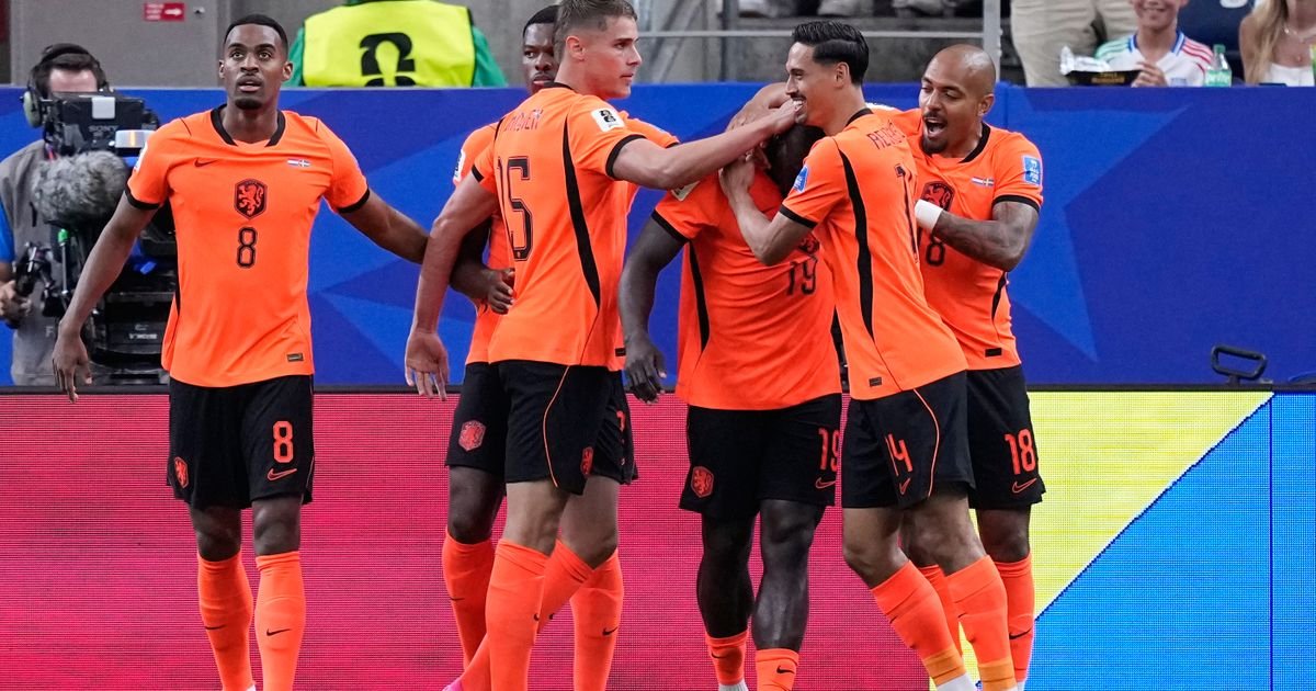 Grupa F, tri reprezentacije se nadmeću: Holandija protiv prežaljenog Tunisa, goreće izmedu Japana i Švedske