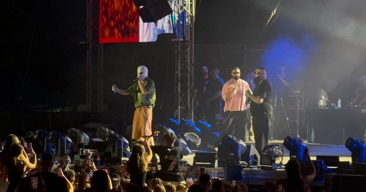 Publika u transu zbog njega: Na bini se pojavio Devito, rame uz rame sa Jalom i Bubom - trio zapalio masu