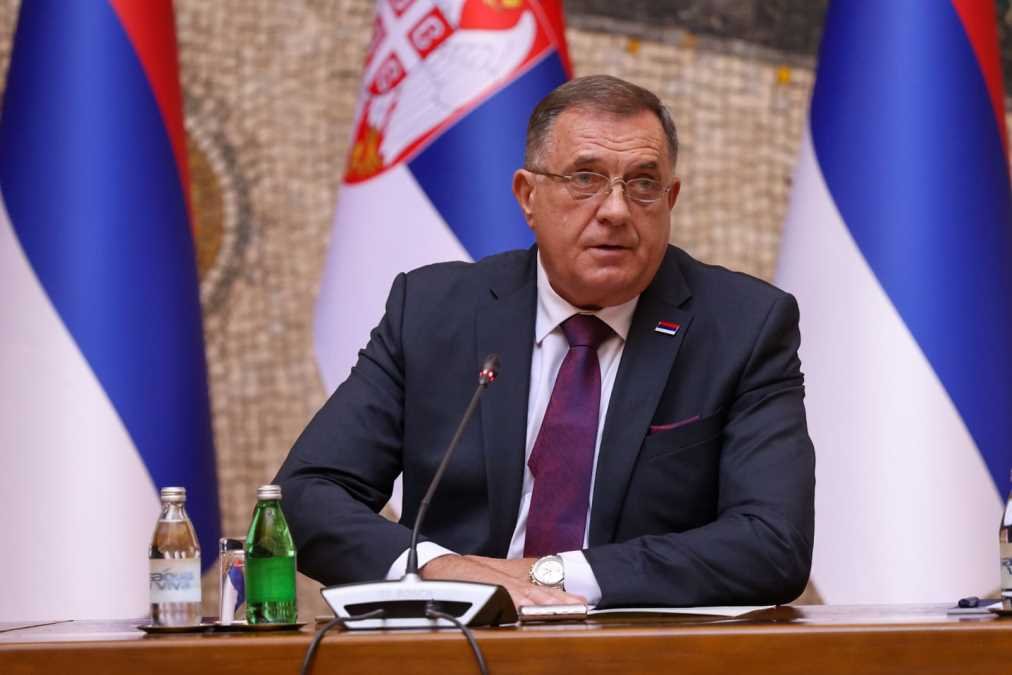 "SRBIJA ĆE I OVOG PUTA POKAZATI DA VERUJE U SVOJU BUDUĆNOST I POLITIKU ODGOVORNOSTI" Milorad Dodik pozvao građane na veliki narodni skup 27. juna