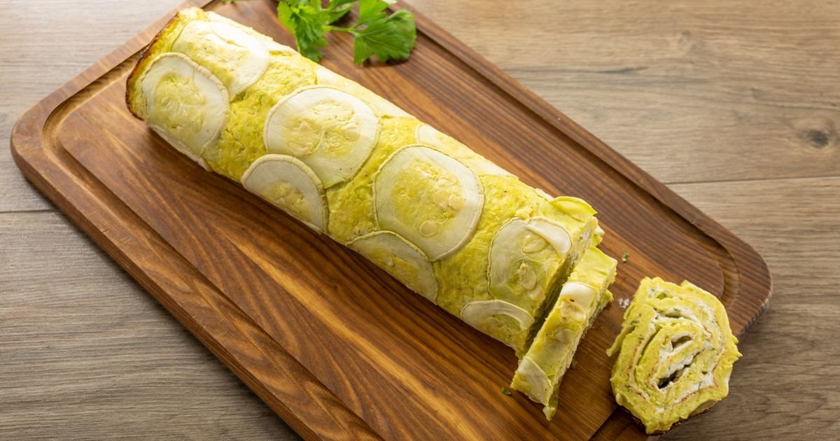 Predlog za LETNJI OBROK: Rolovani omlet sa tikvicama, idealan za vrućine, hladan je još ukusniji
