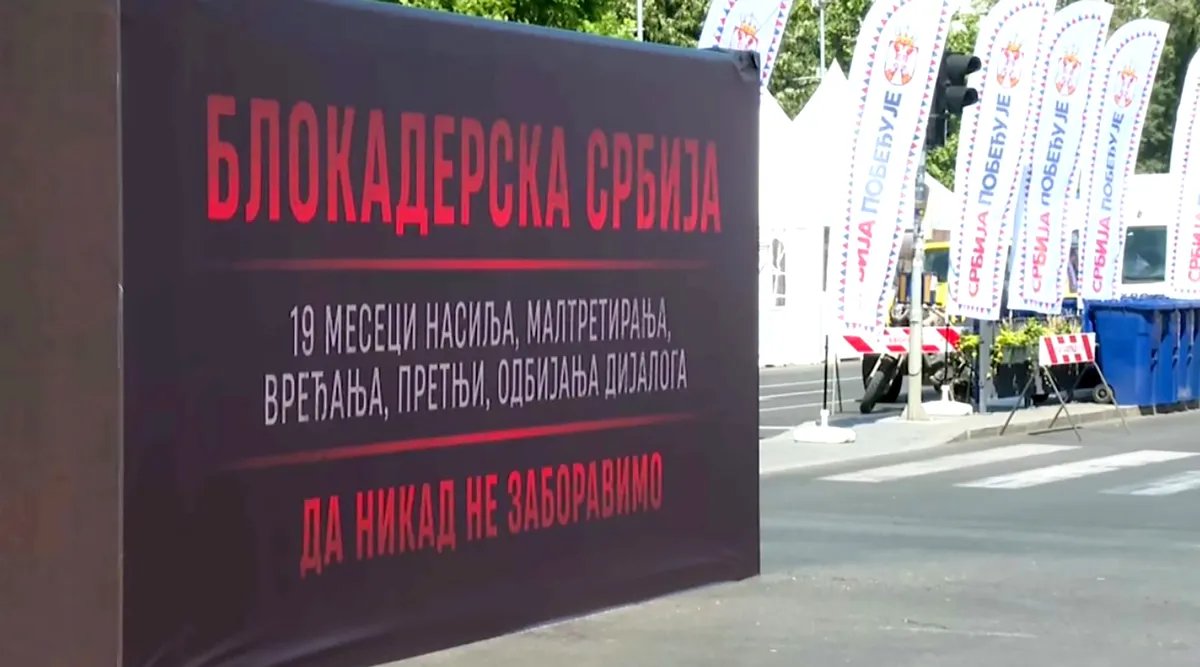 FOTO Šta čeka naprednjake kada uđu u "crni kontejner" na SNS skupu u centru Beograda?