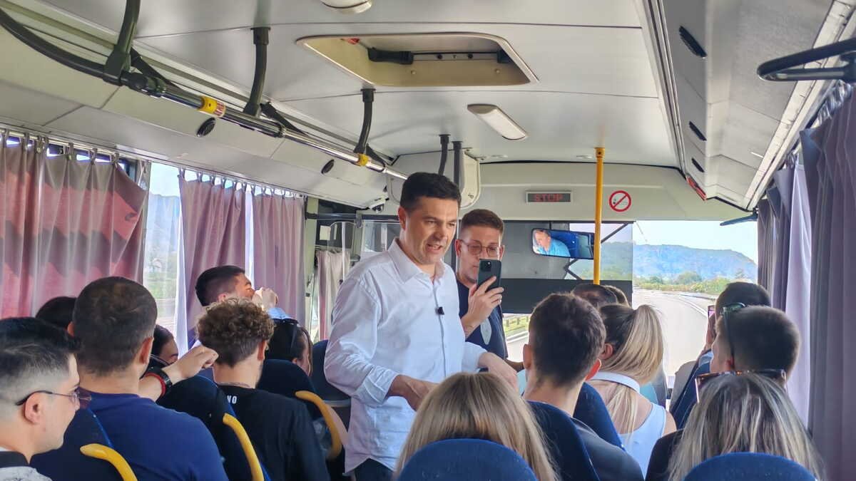 "RADUJE ME ŠTO DANAS NA SKUPU VIDIM VELIKI BROJ MLADIH NIŠLIJA" Dragoslav Pavlović: Važno je da budemo zajedno, da pokažemo pristojnu i normalnu Srbiju!