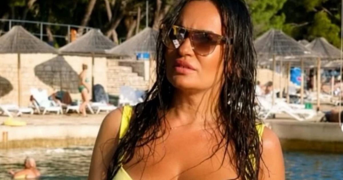 Kakva bomba! Prijina majka se skinula u bikini i svi trljaju oči: Niko ne veruje da ima OVOLIKO godina