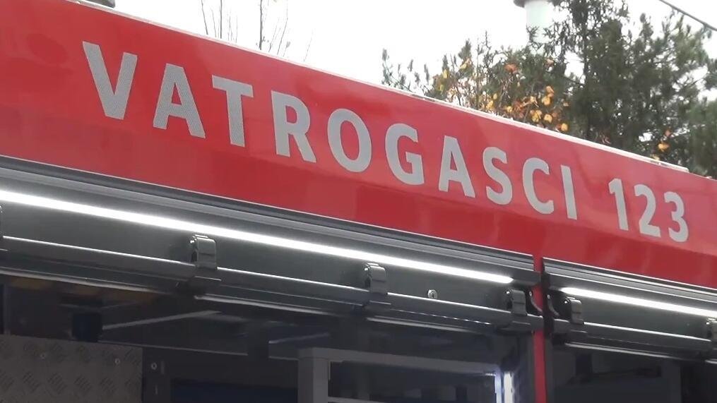 POŽAR KOD TREBINJA SE PRIBLIŽIO KUĆAMA! Vatra na 150 metara od sela: Vatrogasci i meštani u borbi sa stihijom (FOTO)