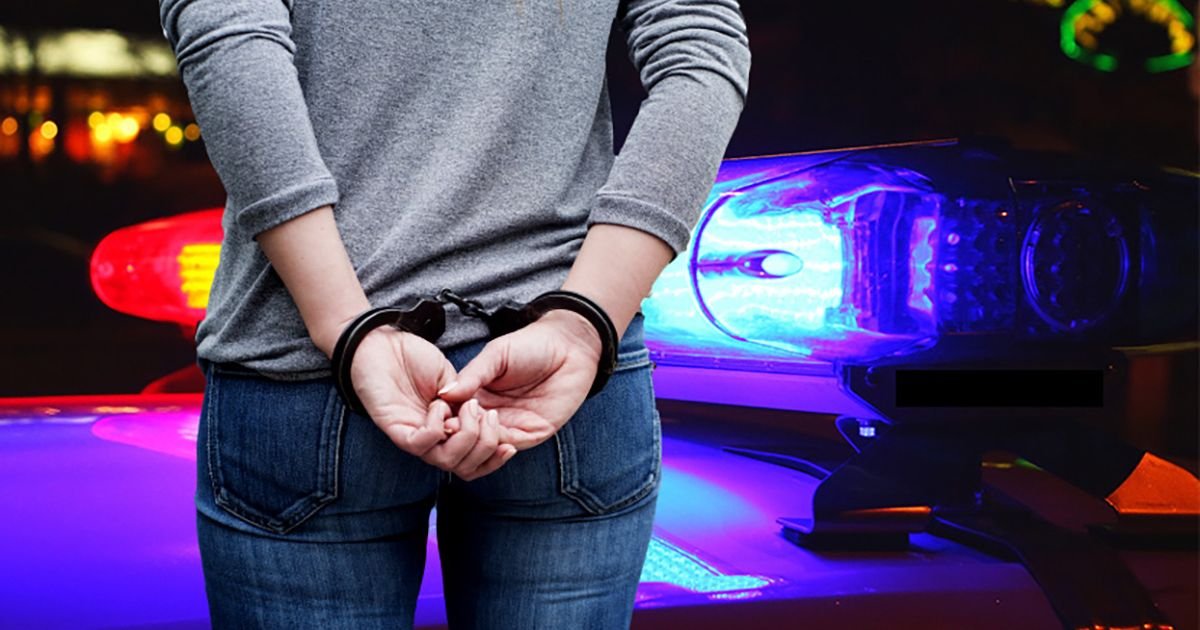 Policajci jedva savladali dve pijane žene: Napravile opšti haos u 3 ujutru!