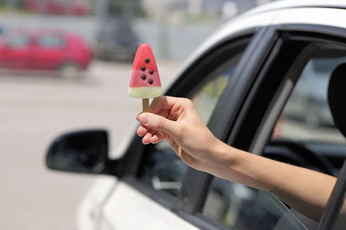 Testirali su različite metode da brzo rashladite auto koji je satima stajao na suncu - "japanska" je apsolutni pobednik, temperatura pada za minut i bez klime