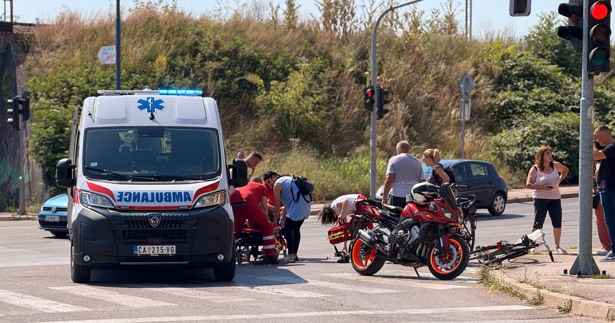 Horor kod Plavog mosta u Čačku: Biciklista HITNO PREVEZEN u Urgentni, očevici u šoku