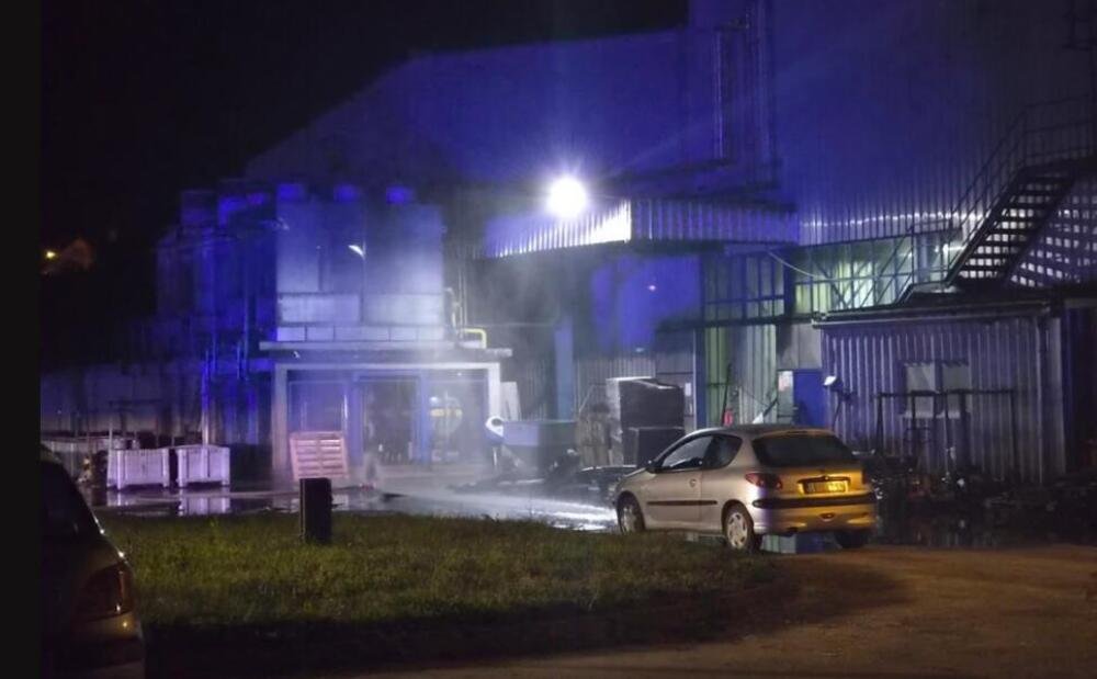 Zbog curenja amonijaka sedam osoba završilo u Domu zdravlja: Prve slike sa lica mesta su strašne