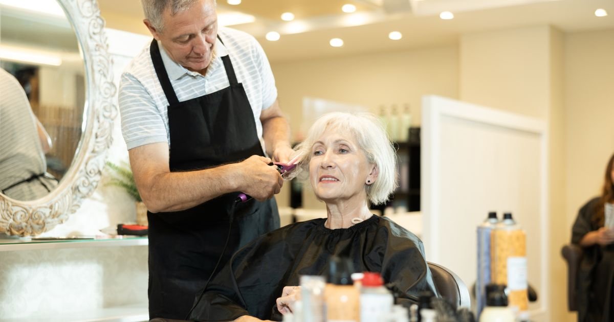 Ne morate da se ošišate da biste izgledali mlađe: Ove 3 frizure su hit među ženama 50+