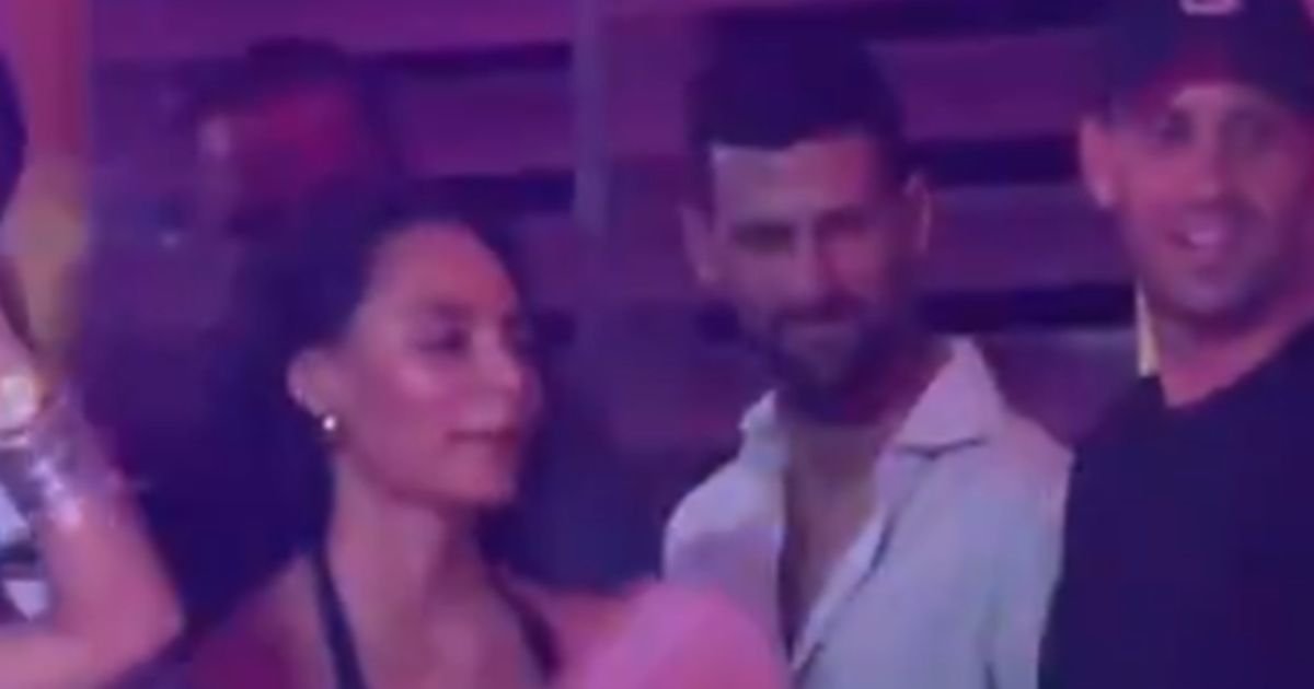 Đoković se totalno opustio na koncertu poznatog pevača, lepotice plesale pored njega, tu je bio i Troicki
