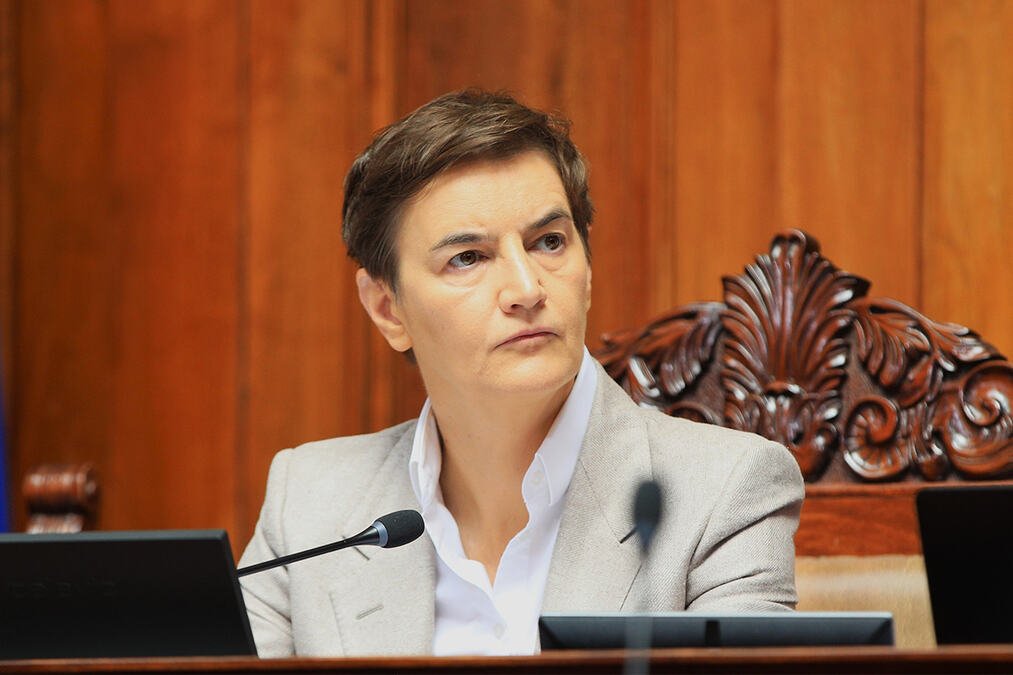 "IZBROJALA SAM 342 LJUDI NA NAŠEM SKUPU, U KRALJEVU VIDIM 168.000 A SKUP NIJE NI POČEO" Brnabić ukanalila Arhiv javnih skupova: Da pomognem, da se ne muče