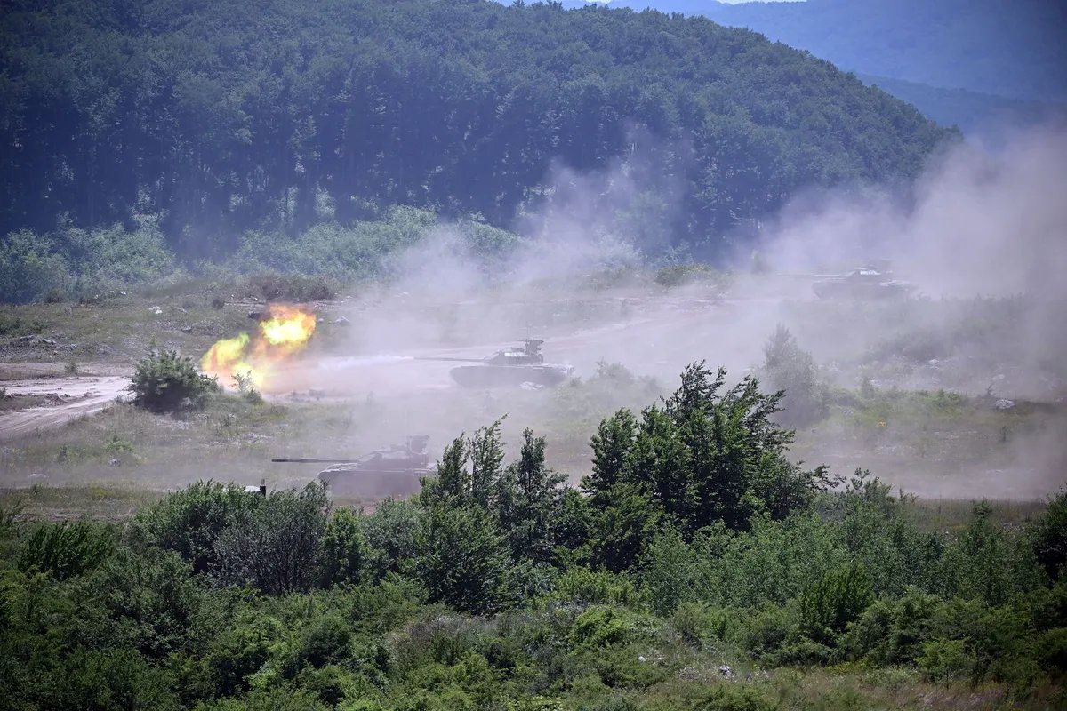 (FOTO) Vojska Srbije predstavila novo naoružanje u Batajnici i na Pasuljanskim livadama