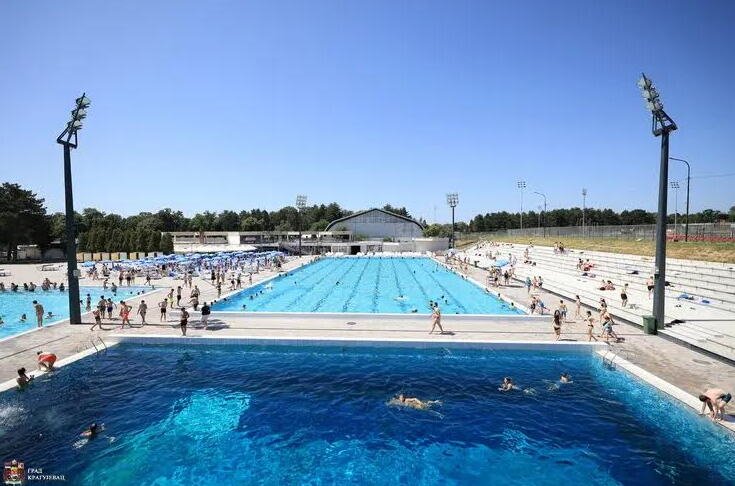 OTVORENI REKONSTRUISANI BAZENI U KRAGUJEVCU: Počela kupališna sezona, uloženo 150 miliona dinara (FOTO)