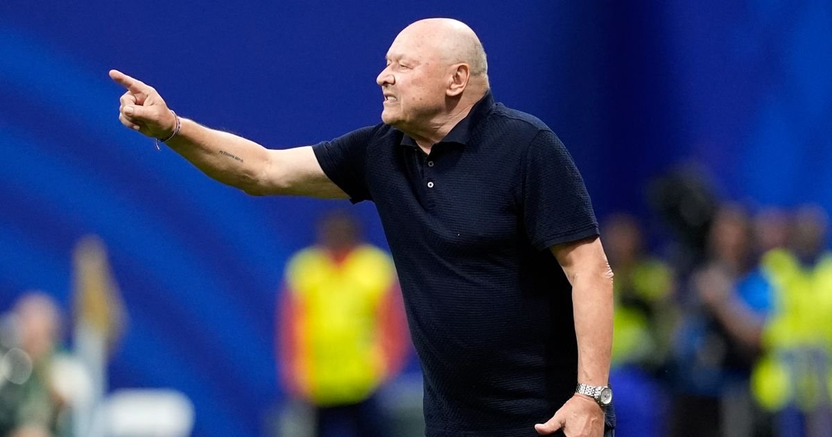 Najbolji fudbaler otišao u penziju posle ispadanja sa SP, selektor sada dobio otkaz