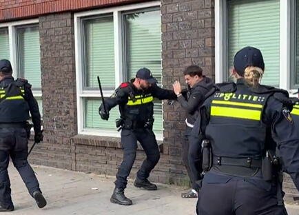 MAROKANCI SLAVILI, PA DOBILI BATINE! Policija tukla navijače na ulici, pogledajte kako se fešta pretvorila u HAOS! VIDEO