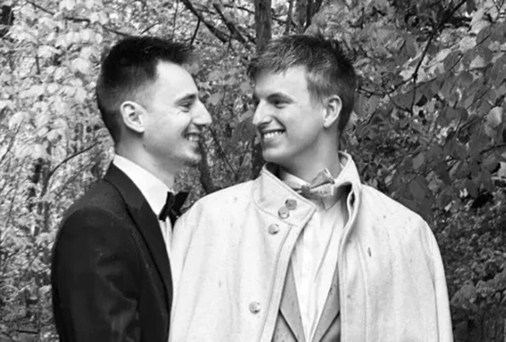 ADAM I NJEGOV MUŽ UMRLI SAMO MESEC DANA POSLE VENČANJA: Preminuli jedan za drugim, oglasila se tetka Mirka, evo šta je uradila posle njihove smrti