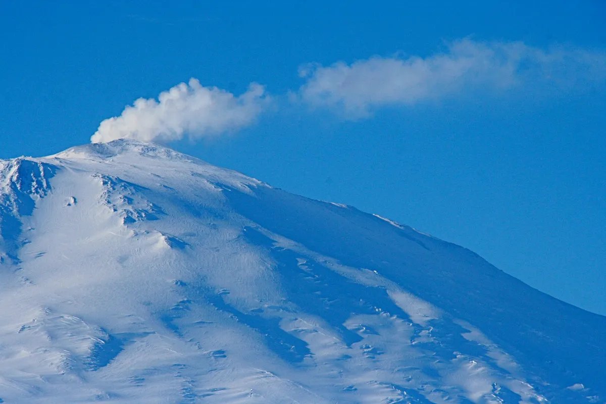 Antarktička fontana zlata: Naučnici ne znaju kako vulkan Erebus izbacuje kristale zlata u atmosferu