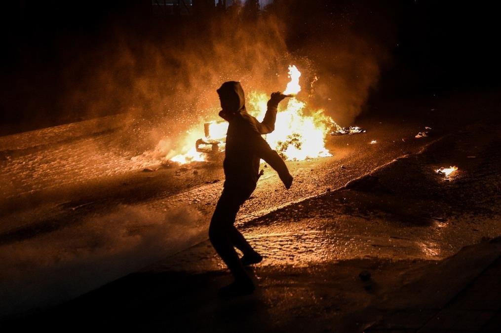 DRAMA U SOLUNU: Političari napadnuti "Molotovljevim koktelima", petoro povređenih