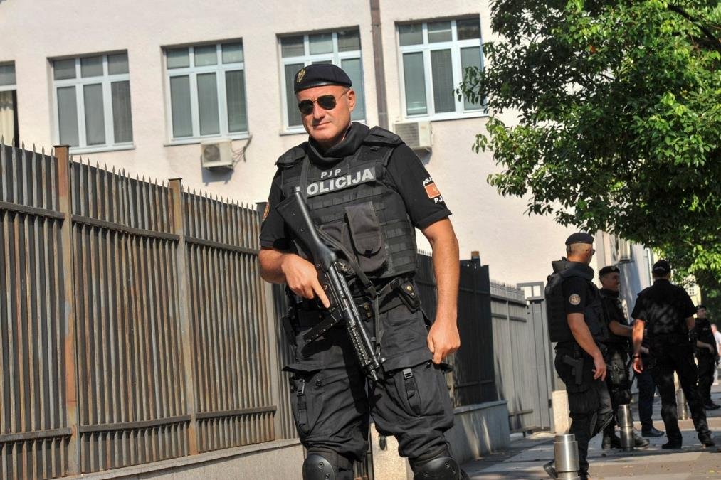 DRŽAVLJANIN SRBIJE UHAPŠEN U ČANJU PO INTERPOLOVOJ POTERNICI! Pet godina bio u bekstvu, ima dvojno državljanstvo! Evo za šta ga terete u Sarajevu