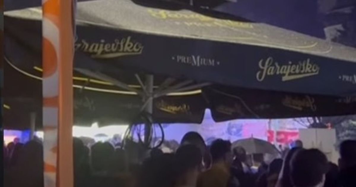 Pogledajte atmosferu u Sarajevu nakon eliminacije BiH sa Svetskog prvenstva, krenuo je i jak pljusak