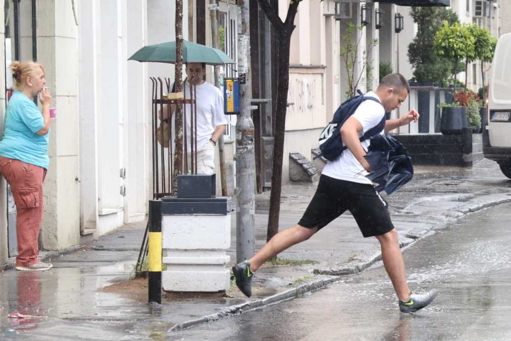 Srbiji prete nepogode, na snazi hitno upozorenje RHMZ-a: Evo kada konačno prestaju pljuskovi - od ovog datuma opet vrućine