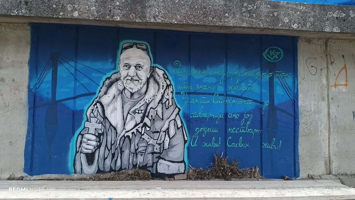 MITROVČANI NE ZABORAVLJAJU SVOG ŽUTARU! Na obali Save otkriven mural čoveku koji je život posvetio reci, prijateljima i spasavanju drugih (FOTO)
