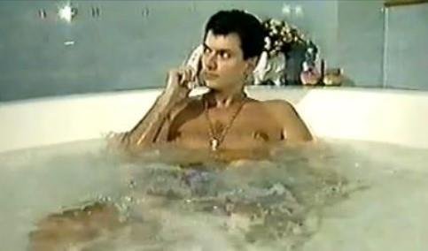 LEŽI U ĐAKUZIJU, NA NJEMU ZLATNA KAJLA, A TATA RADI ZA SLUŽBU! Ko je bio žestoki Bojan iz 90-ih! Na nezvane goste puštao pravog vuka, izrešetan u svom jaguaru