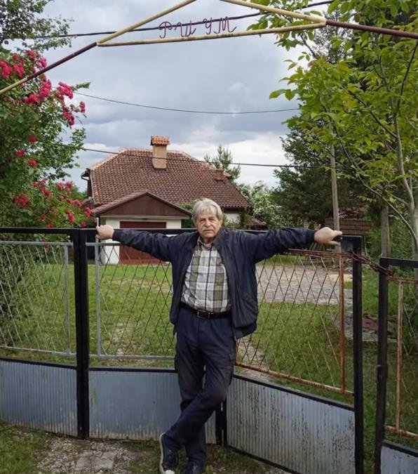 "U selu se rađaju ljudi, a u gradu kućni ljubimci", Čika Ršum kraj Zlatibora napravio oazu mira: "Na kamenu je urezano slovo LJ"