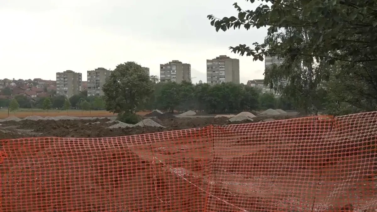 Radovi na "Slobodištu" stali, ali mašine su i dalje tu: U toku potraga za "kreatorima pisma" koji se ograđuju od projekta