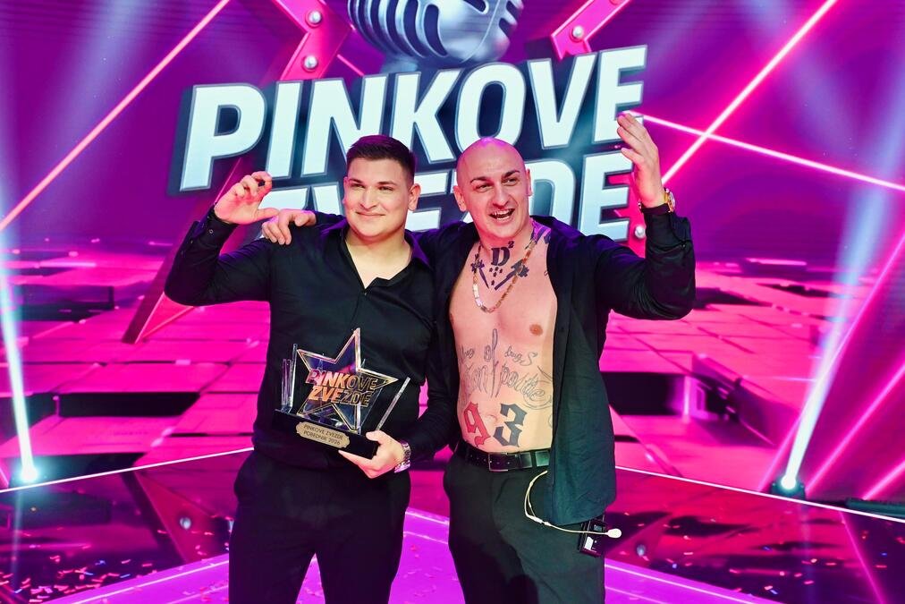 U BRAKU JE SA ATRAKTIVNOM PEVAČICOM, ZAPROSIO JU JE NA ROŠTILJIJADI U LESKOVCU! Evo ko je Stefan Cekić, pobednik Pinkovih zvezda